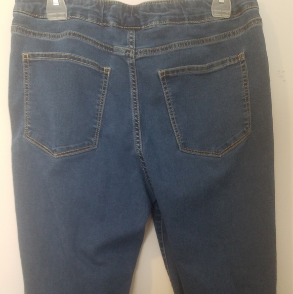 Women's Jeans - Picture 2 of 3